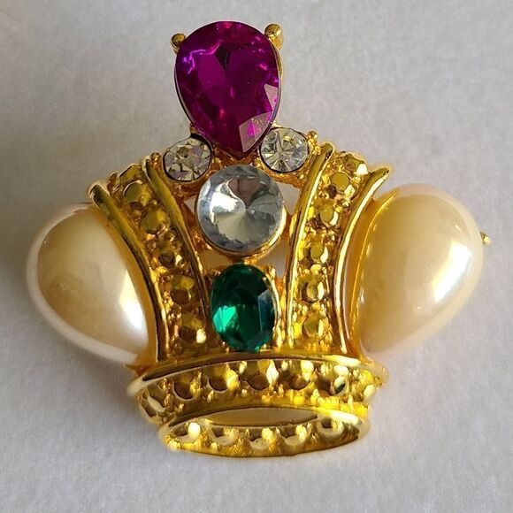 VintHe Crown Brooch Pin or pendantgold tone rhinestones
